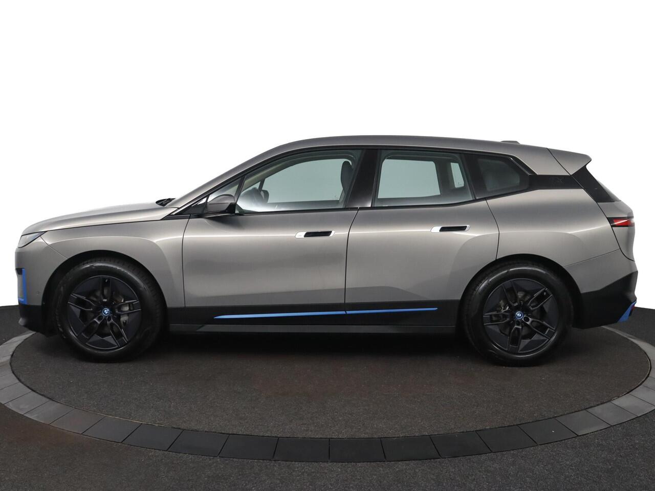 BMW iX xDrive40 Business Edition Plus 77 kWh | Driving Assistant Professional| voorstoelen verwarmd | laser LED koplampen |