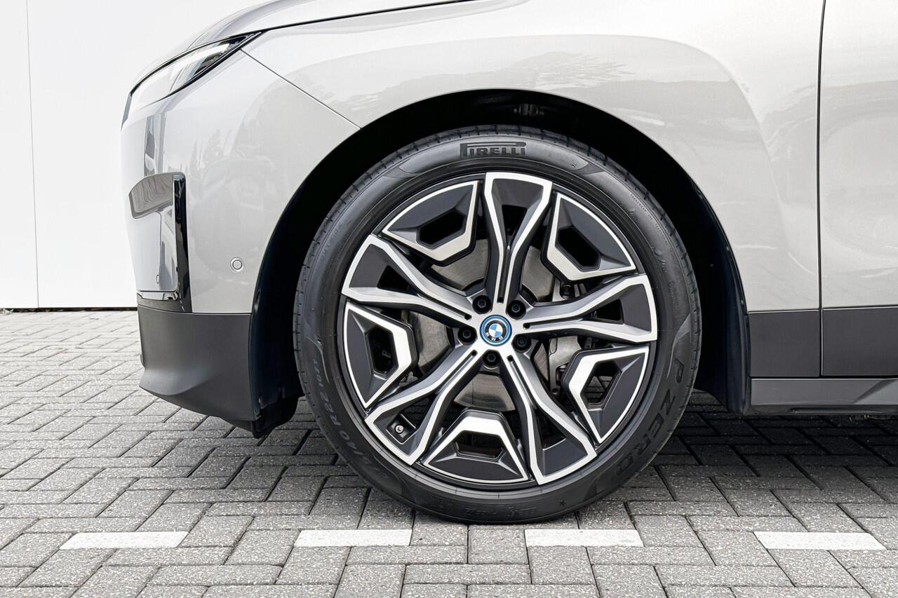 BMW iX xDrive50 Trekhaak | Panoramadak | Integral Active Steering