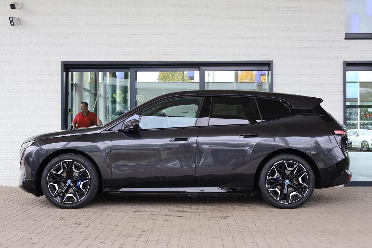 BMW iX M60 High Executive 112 kWh | Bowers & Wilkins | M Aerodynamica | Head-up Display | Voorstoelen Verwarmd