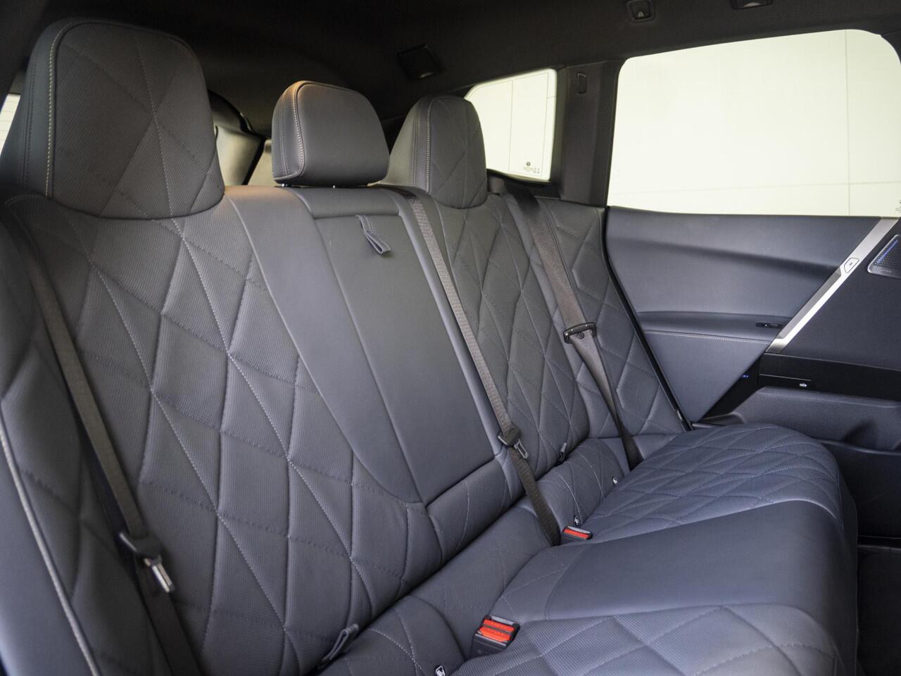 BMW iX M60 | High Executive | Driving Assistant Professional | Bowers & Wilkins | Sky Lounge | Comfort Access | Stoelventilatie | Soft-Close | Trekhaak