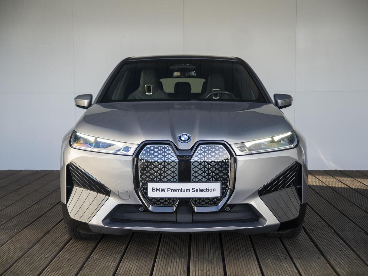 BMW iX M60 | High Executive | Driving Assistant Professional | Bowers & Wilkins | Sky Lounge | Comfort Access | Stoelventilatie | Soft-Close | Trekhaak