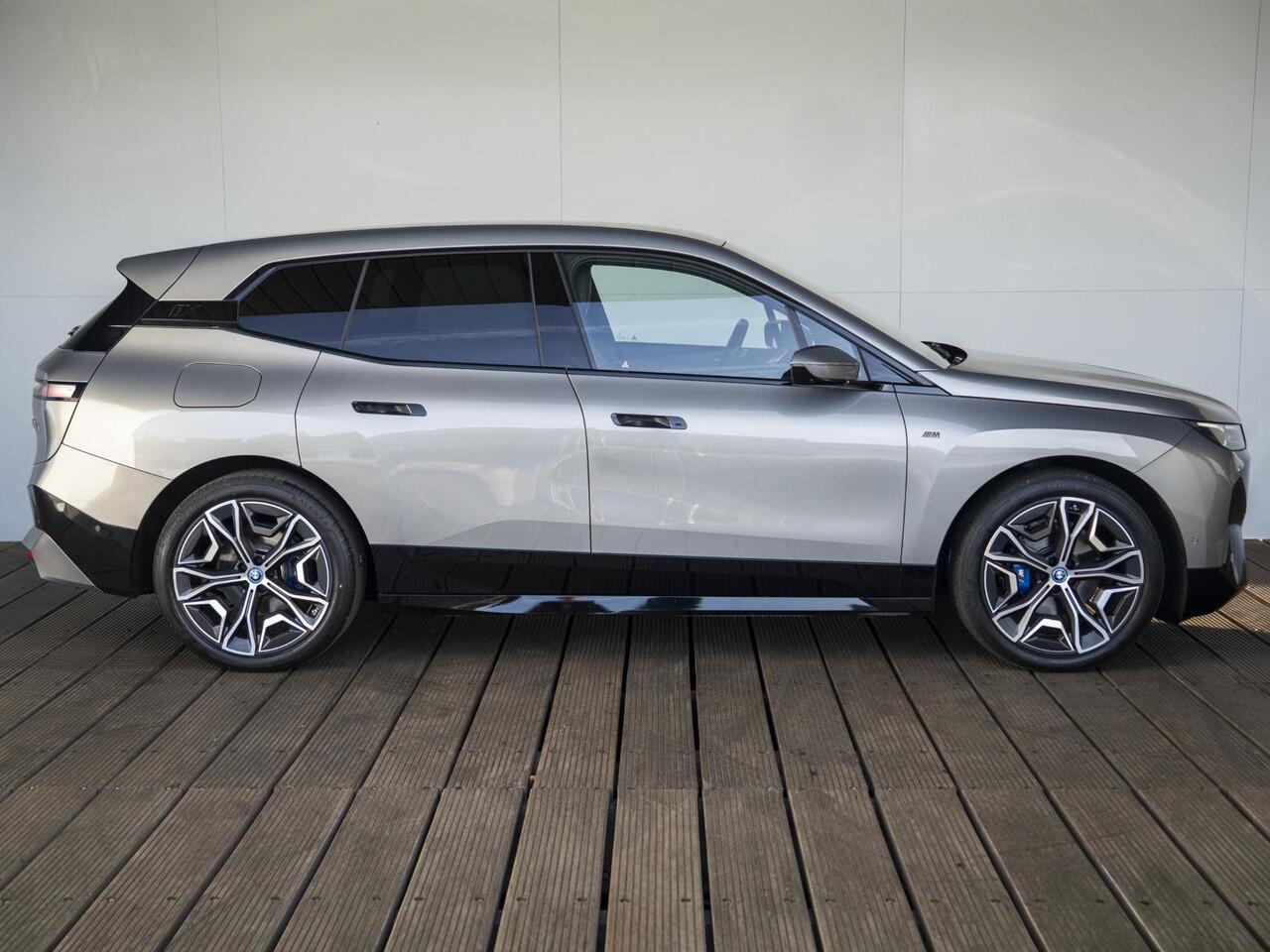 BMW iX M60 | High Executive | Driving Assistant Professional | Bowers & Wilkins | Sky Lounge | Comfort Access | Stoelventilatie | Soft-Close | Trekhaak