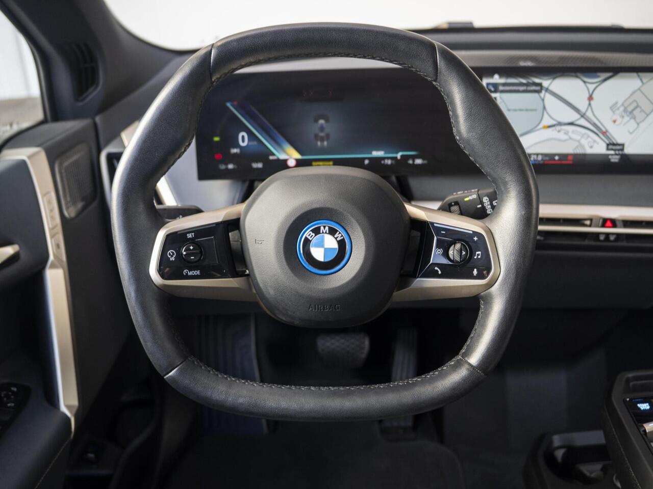 BMW iX M60 | High Executive | Driving Assistant Professional | Bowers & Wilkins | Sky Lounge | Comfort Access | Stoelventilatie | Soft-Close | Trekhaak