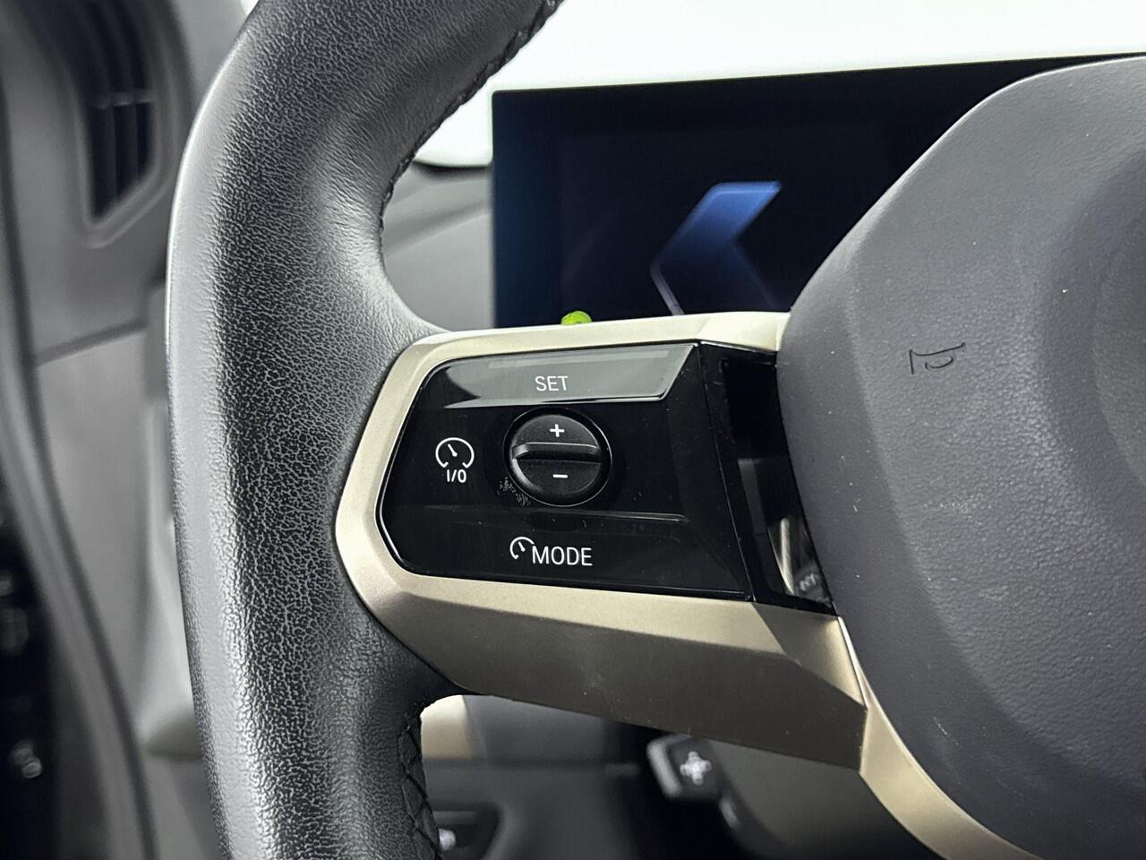 BMW iX xDrive50 Executive 112 kWh | M Sportpakket | Comfort Access pakket | Live Cockpit Professional | Parking Assistant Plus | airco automatisch | airco separaat achter | Apple Carplay/Android Auto | lederen bekleding | navigatiesysteem full map | voorstoelen 