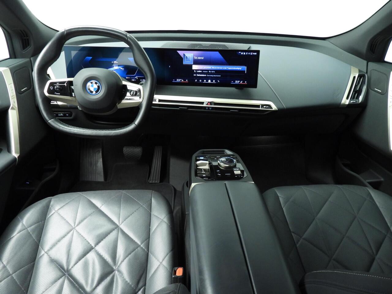 BMW iX xDrive40 | Sportpakket | Laserlicht | Navigatie | Active cruise | Stoelverwarming | Keyles go | DAB | Harman-kardon sound | Alu 22 inch