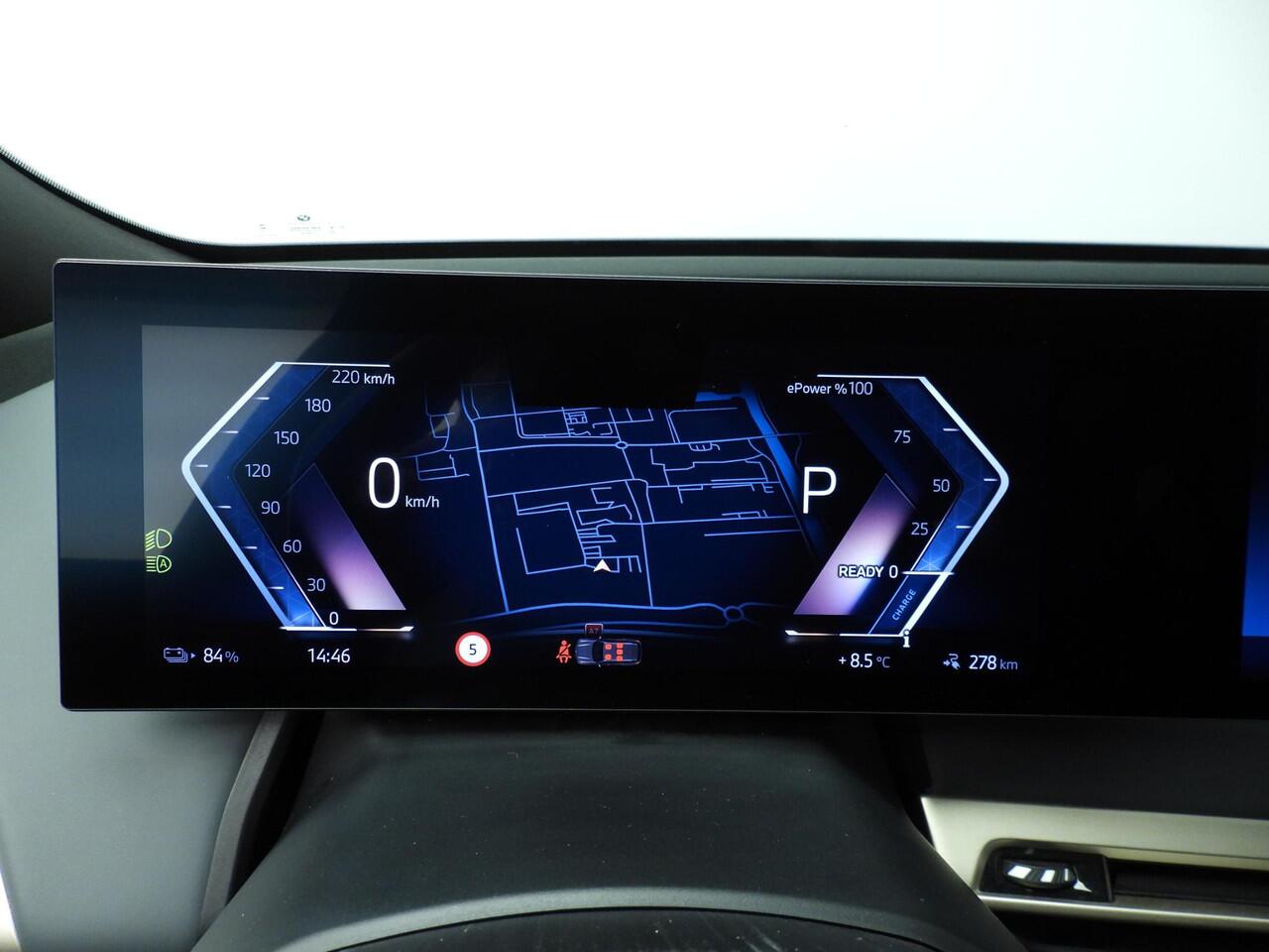 BMW iX xDrive40 | Sportpakket | Laserlicht | Navigatie | Active cruise | Stoelverwarming | Keyles go | DAB | Harman-kardon sound | Alu 22 inch