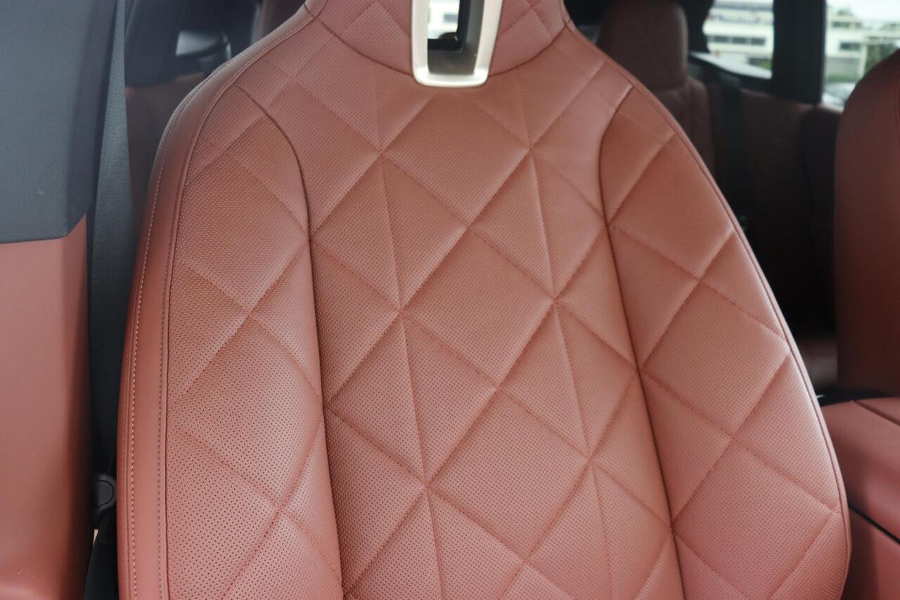 BMW iX xDrive50 Executive 112 kWh Sportpakket/ 22" LMV/ Stoelventilatie/ Stoelverwarming/ Elektrische Stoelen/ Achteruitrij camera