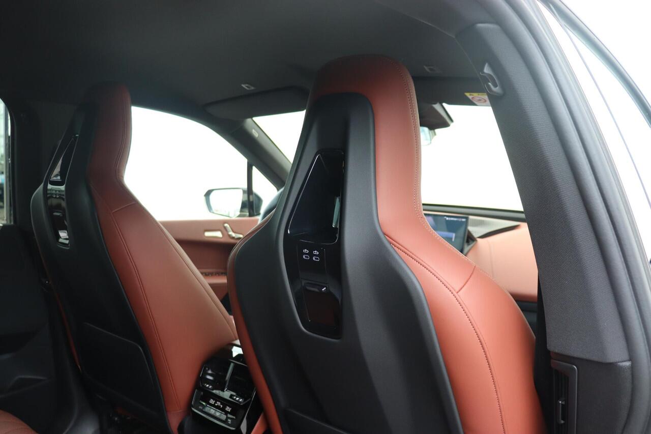 BMW iX xDrive50 Executive 112 kWh Sportpakket/ 22" LMV/ Stoelventilatie/ Stoelverwarming/ Elektrische Stoelen/ Achteruitrij camera