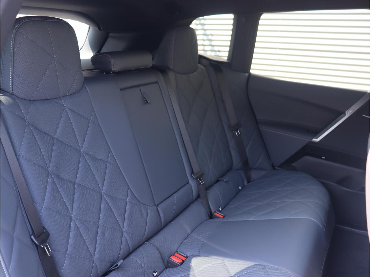 BMW iX xDrive45 | M Sportpakket | Comfort Pack | Innotvation Pack