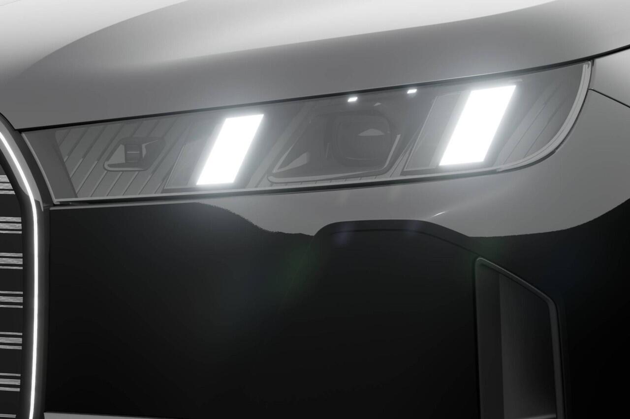 BMW iX xDrive M70 | Comfort Pack | Innovation Pack | Glazen Panoramadak Sky Lounge