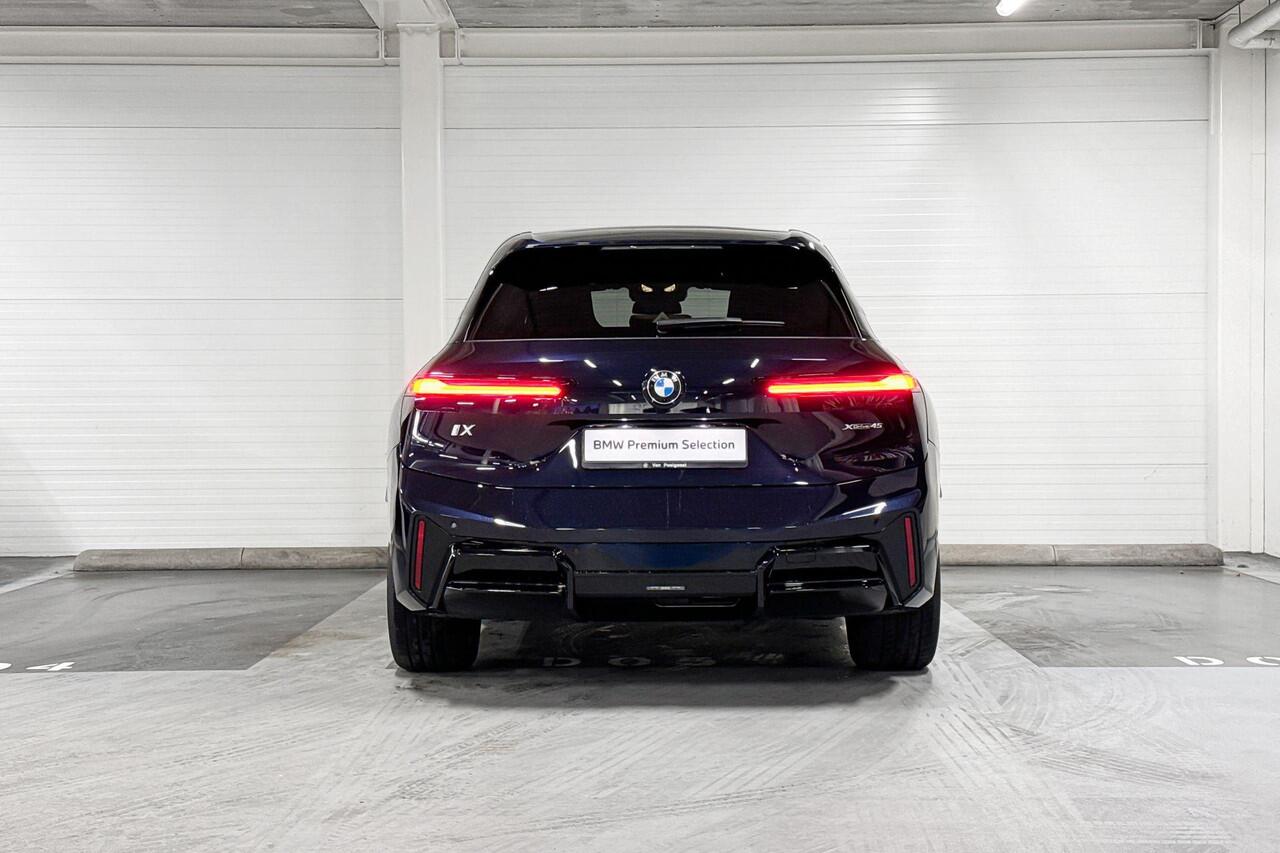 BMW iX xDrive45 | M-Sport Pro | Driving Assistant Plus | Harman/Kardon | Sky Lounge | Soft-Close Portieren | Comfort Access | Trekhaak | Selections