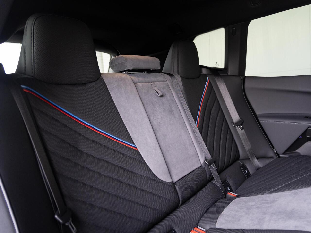 BMW iX xDrive45 | M Sportpakket Pro | Innovation Pack | Comfort Pack