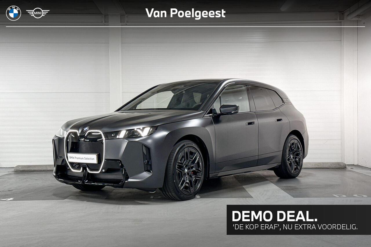 BMW iX xDrive60 | M-Sport Pro | Innovation Pack | Comfort Pack | Driving Assistant Professional | Parking Assistant Professional | Bowers&Wilkins | Sky Lounge | Soft-Close | Comfort Access | Trekhaak | Selections