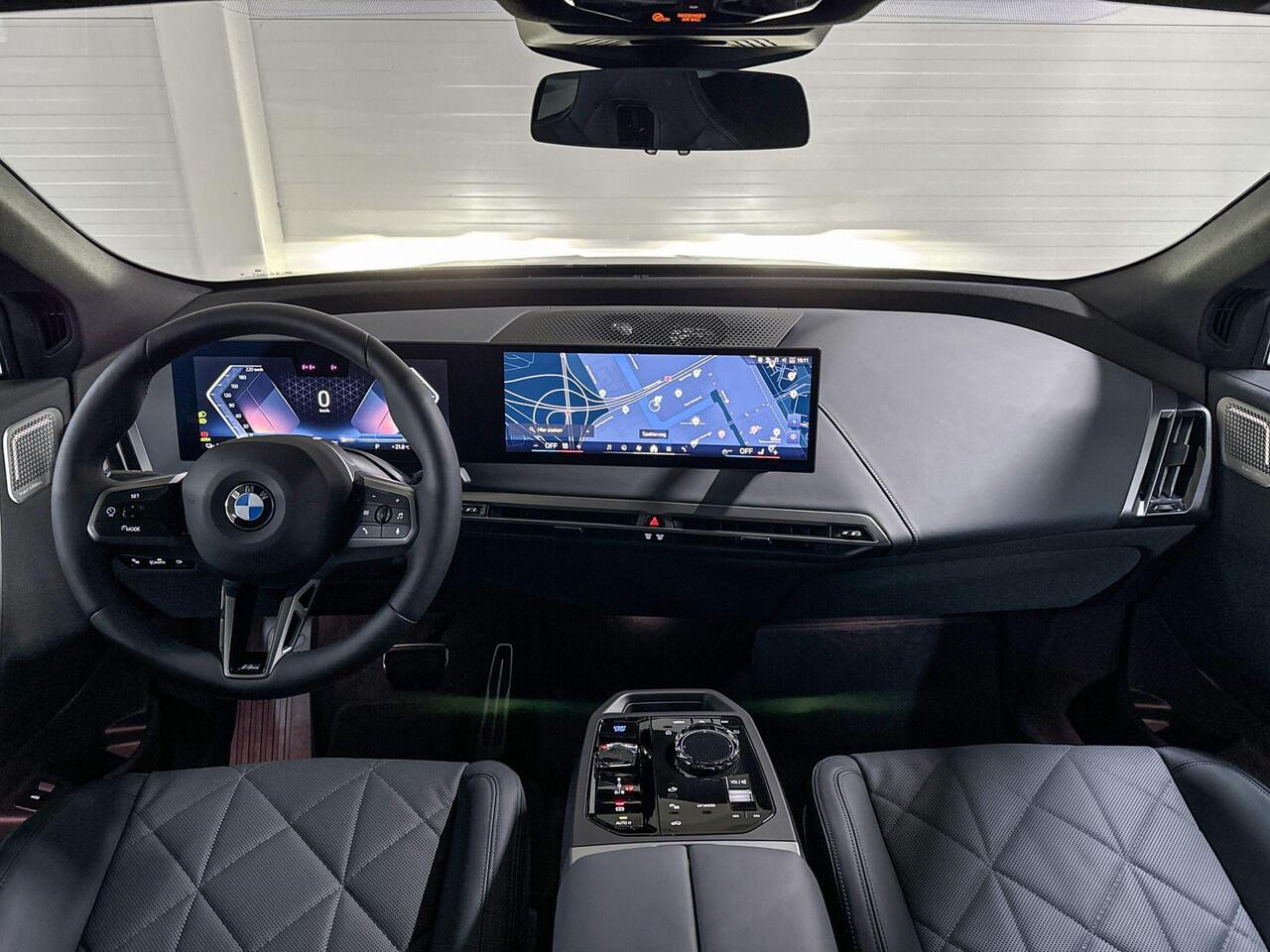 BMW iX xDrive60 | M-Sport Pro | Innovation Pack | Comfort Pack | Driving Assistant Professional | Parking Assistant Professional | Bowers&Wilkins | Sky Lounge | Soft-Close | Comfort Access | Trekhaak | Selections