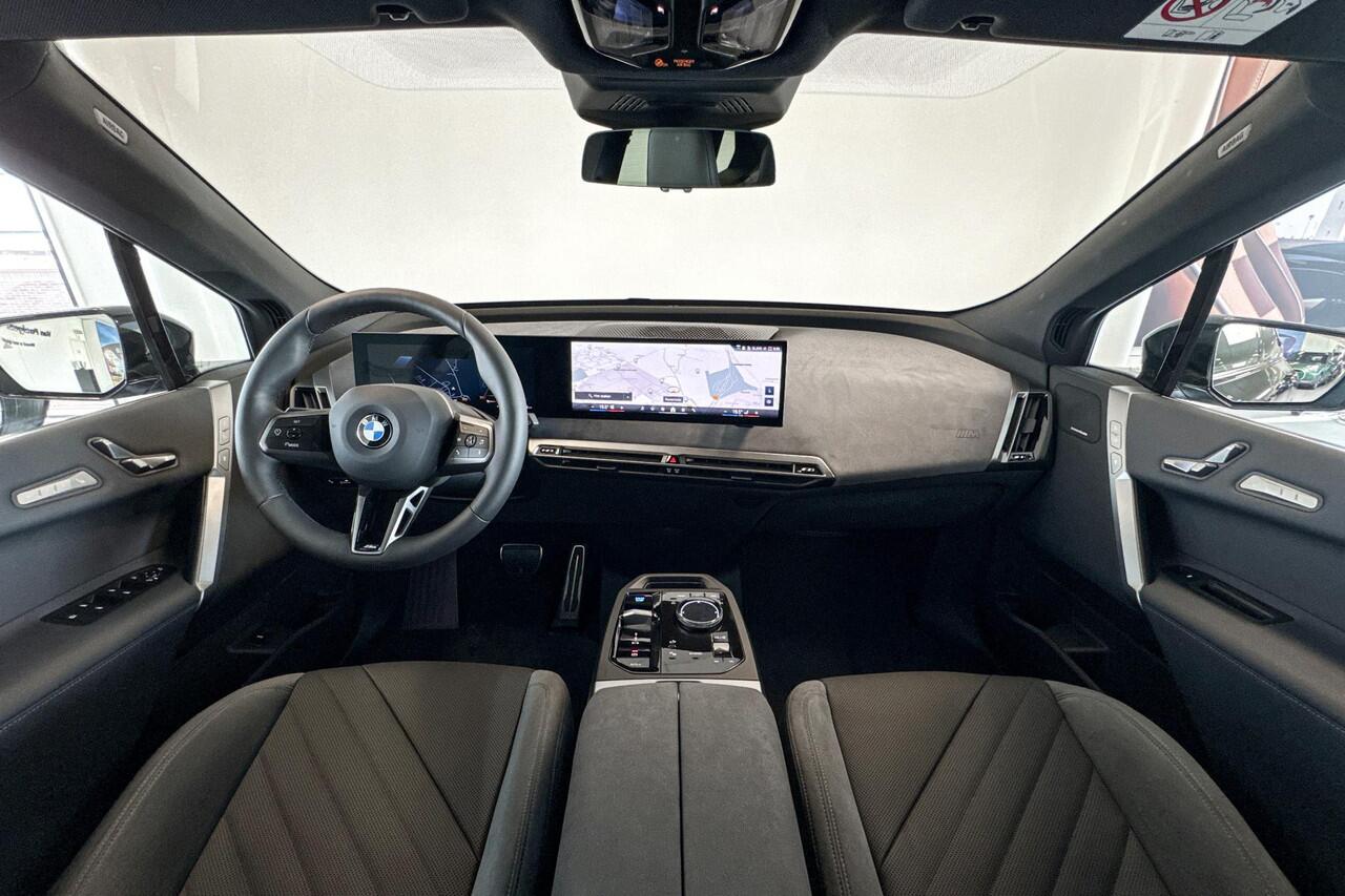 BMW iX xDrive45 | M Sport Pro | Comfort Pack | Innovation Pack | Trekhaak | Sky Lounge