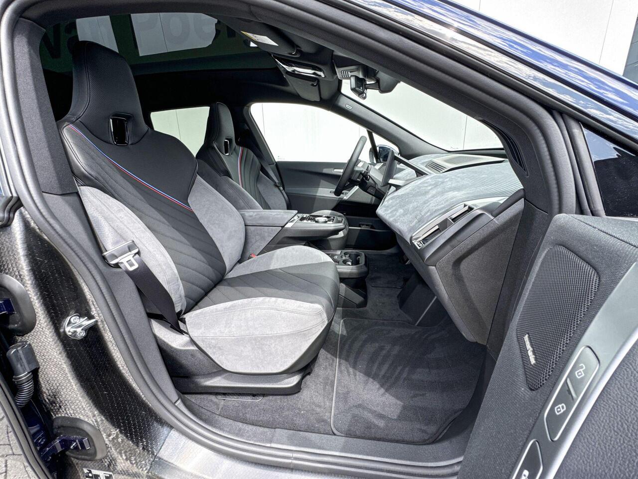 BMW iX xDrive45 101 kWh