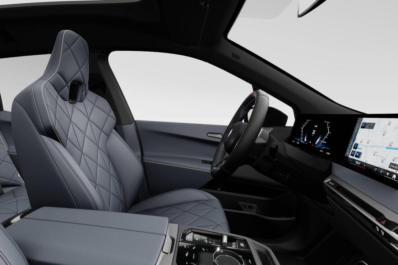BMW iX xDrive M70 | Comfort Pack | Innovation Pack | Trekhaak | 23" LM | Sky lounge