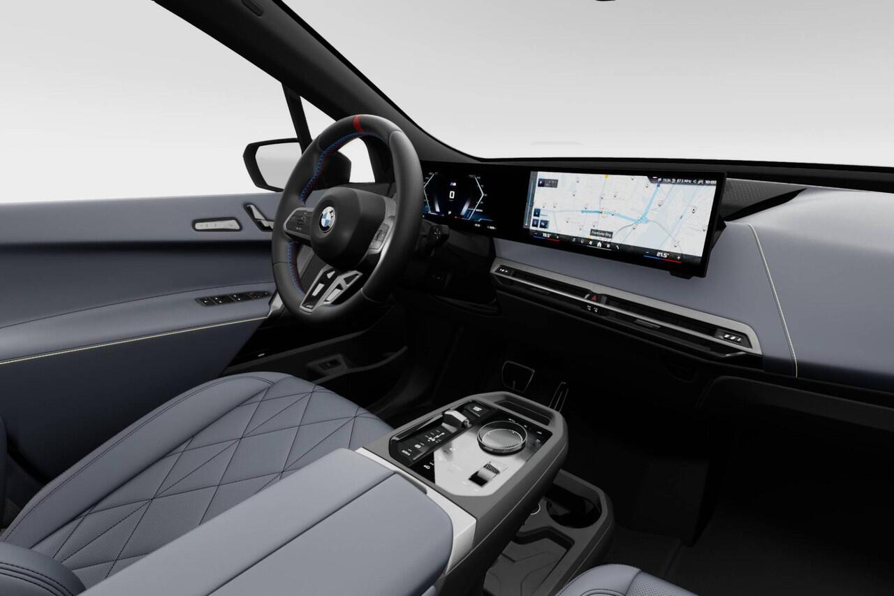BMW iX xDrive M70 | Comfort Pack | Innovation Pack | Trekhaak | 23" LM | Sky lounge