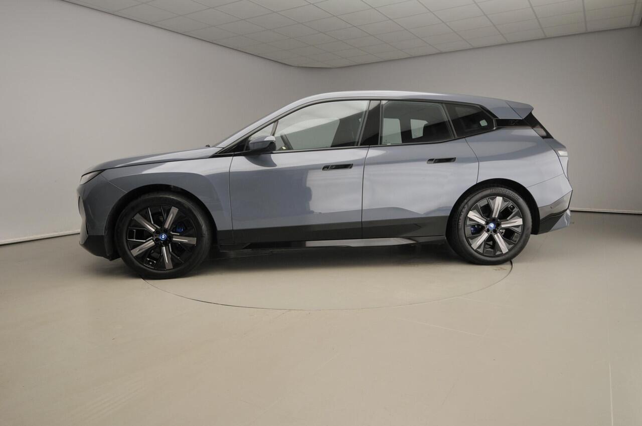 BMW iX xDrive50 | Laserlicht | Navigatie | Panoramadak | Active cruise | DAB | Bowers & Wilkins sound | Alu 21 inch