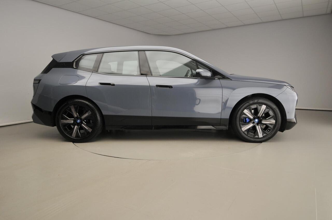 BMW iX xDrive50 | Laserlicht | Navigatie | Panoramadak | Active cruise | DAB | Bowers & Wilkins sound | Alu 21 inch