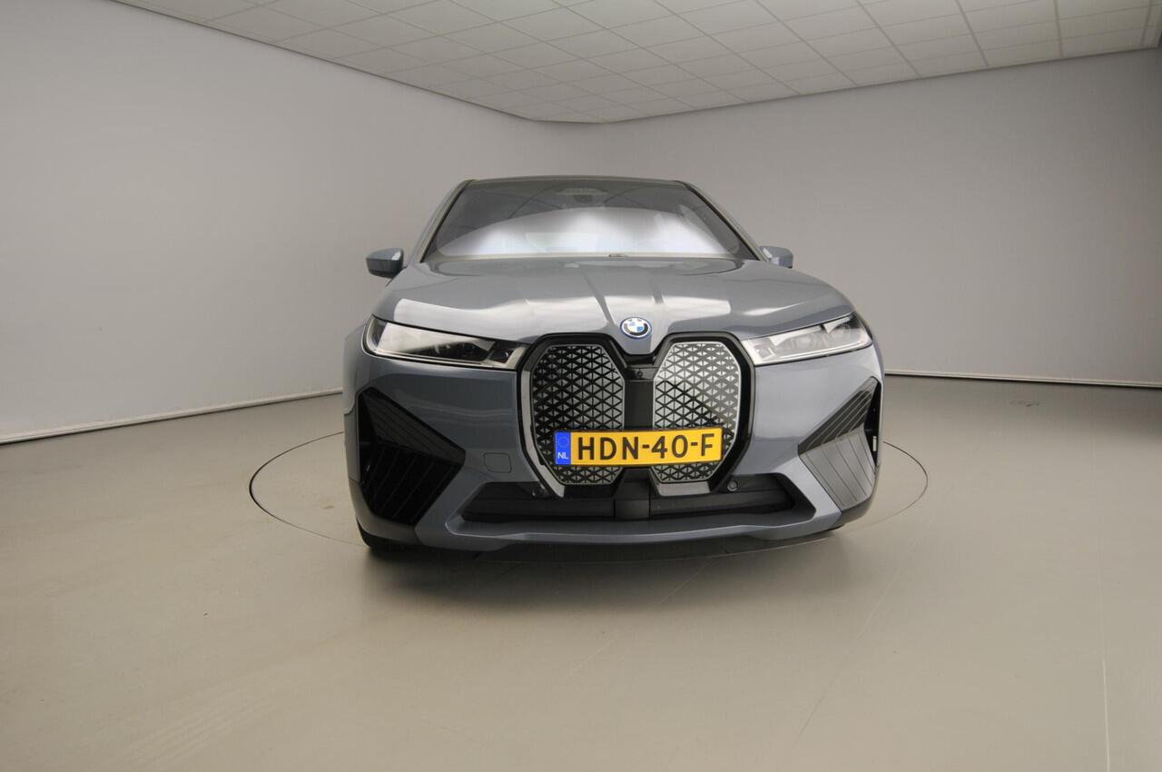 BMW iX xDrive50 | Laserlicht | Navigatie | Panoramadak | Active cruise | DAB | Bowers & Wilkins sound | Alu 21 inch
