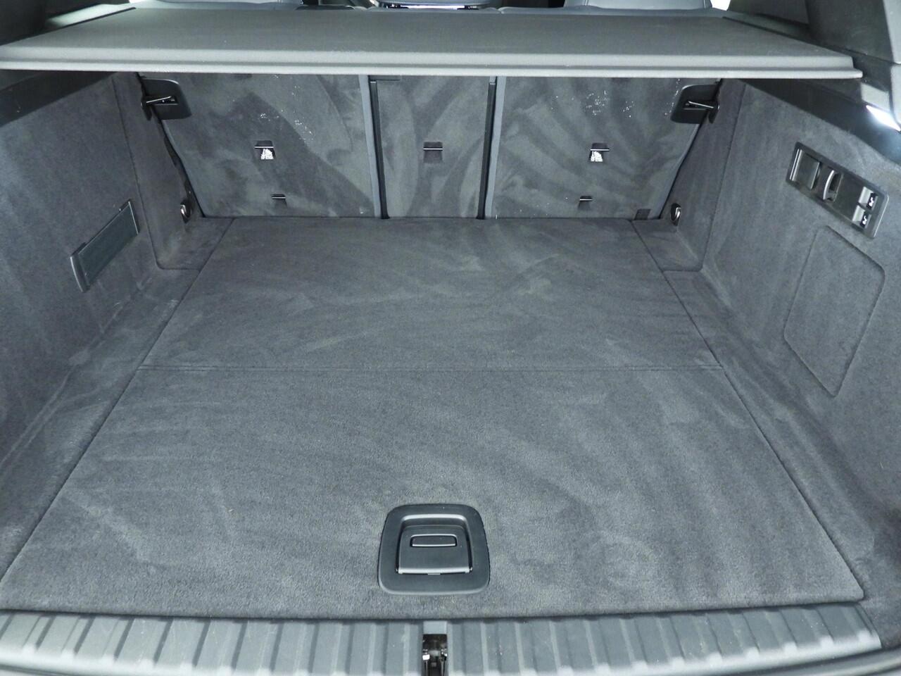 BMW iX xDrive50 | Laserlicht | Navigatie | Panoramadak | Active cruise | DAB | Bowers & Wilkins sound | Alu 21 inch