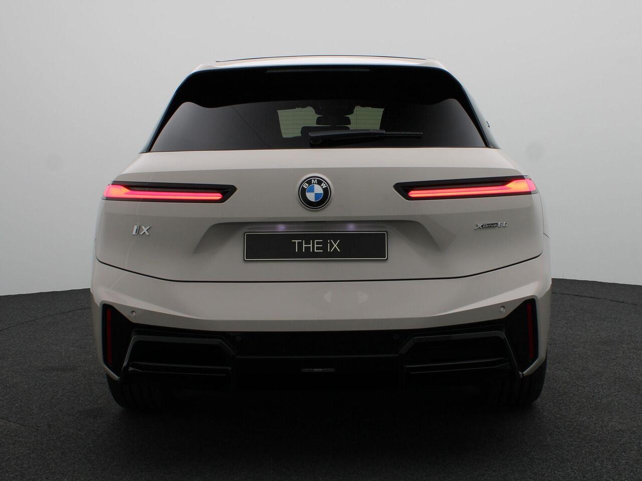 BMW iX xDrive60 | M Sportpakket Pro | Comfort Pack icm M Sportpakket | Innovation Pack