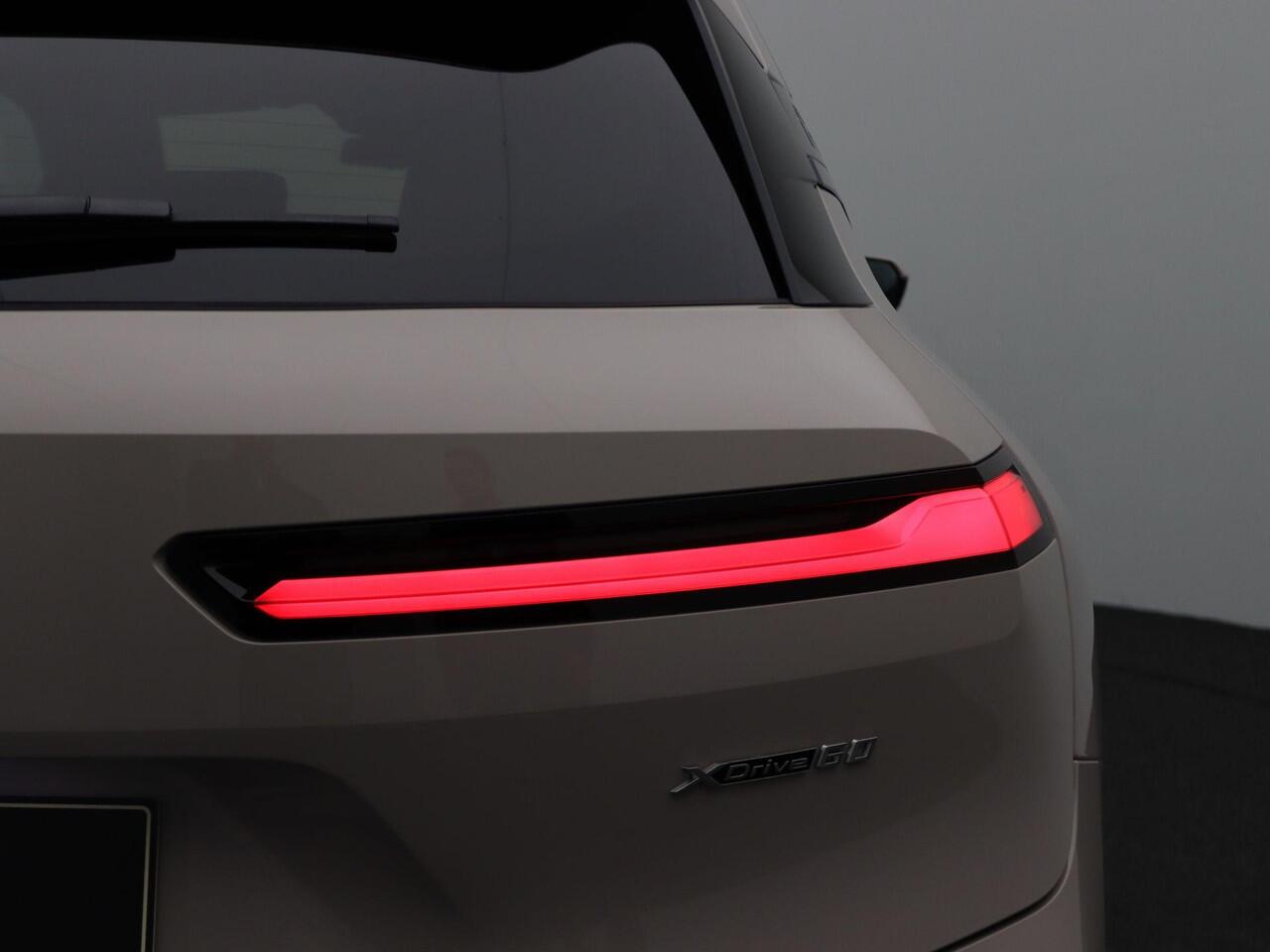 BMW iX xDrive60 | M Sportpakket Pro | Comfort Pack icm M Sportpakket | Innovation Pack