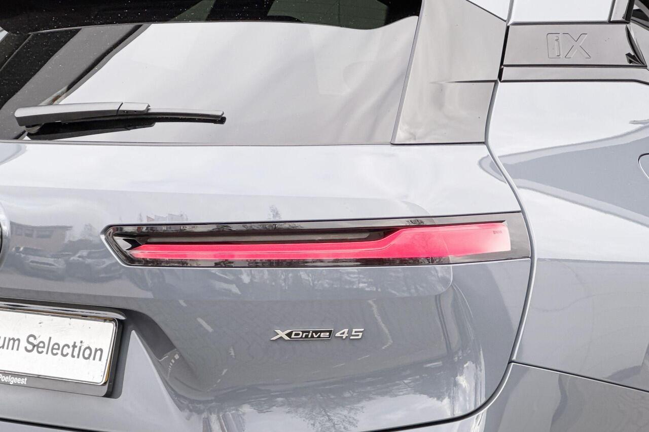 BMW iX xDrive45 101 kWh Trekhaak | Innovation Pack | M Sport |