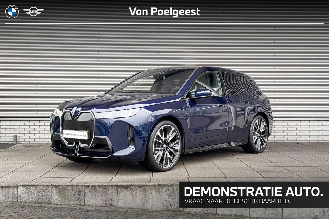 BMW iX xDrive45 101 kWh