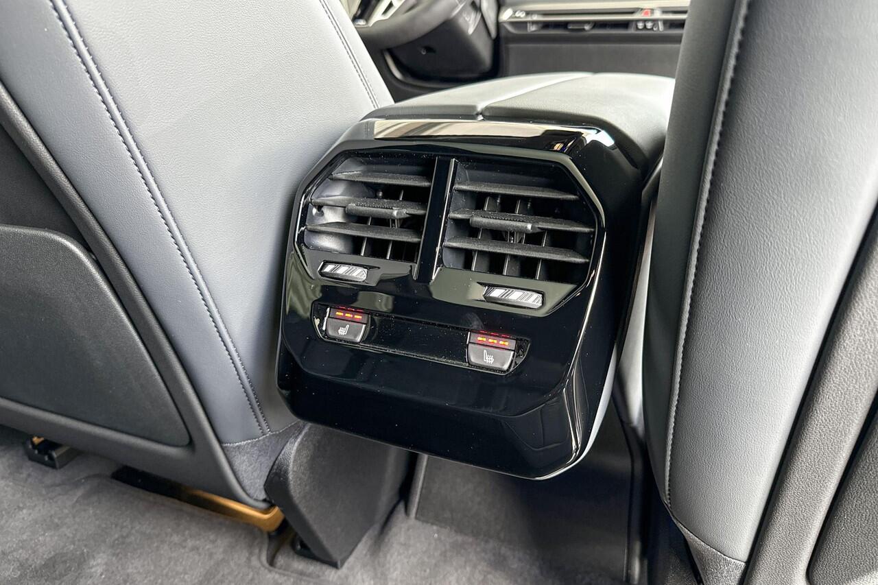 BMW iX xDrive45 101 kWh