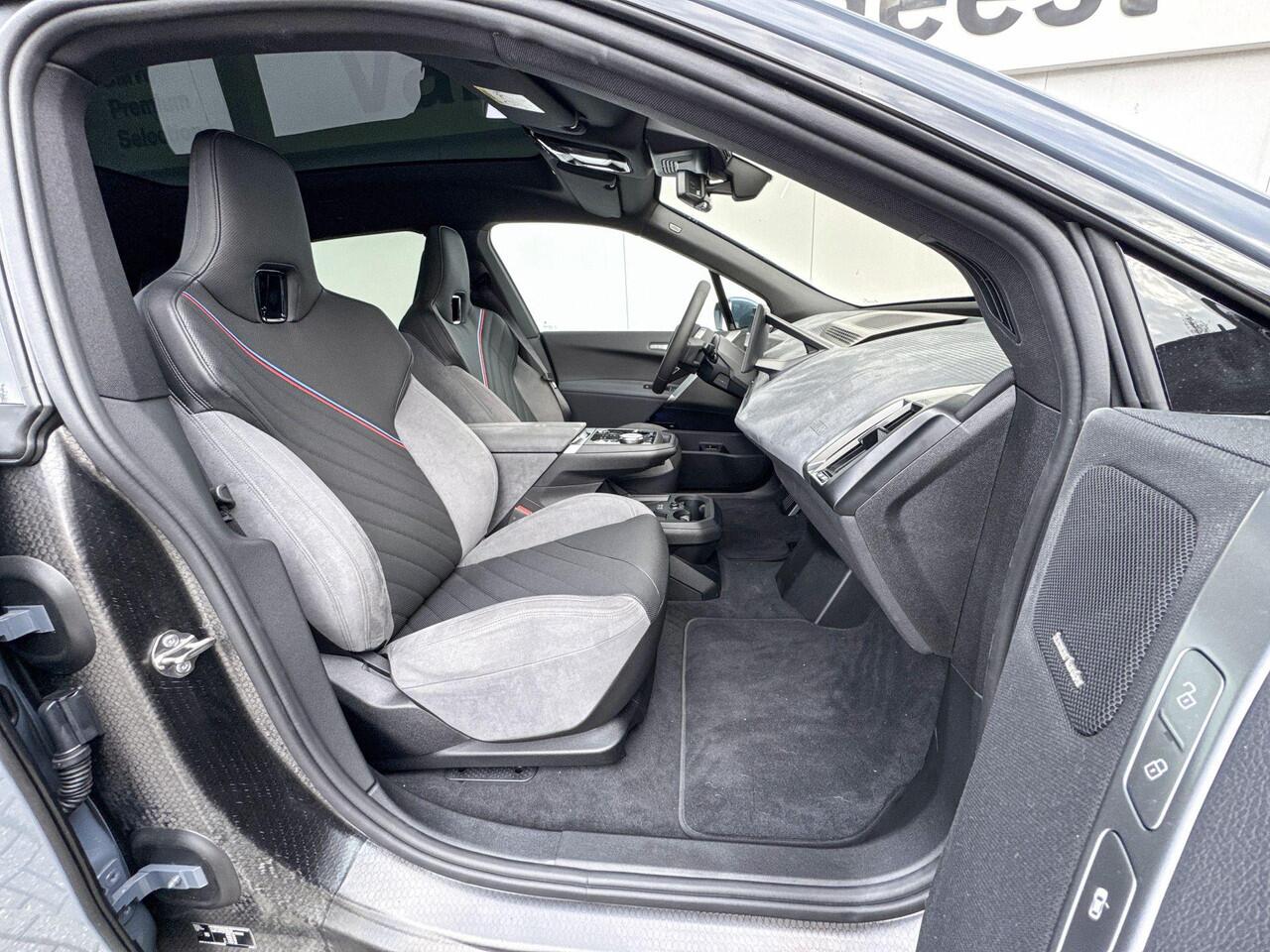 BMW iX xDrive45 101 kWh Trekhaak | Innovation Pack | M Sport |