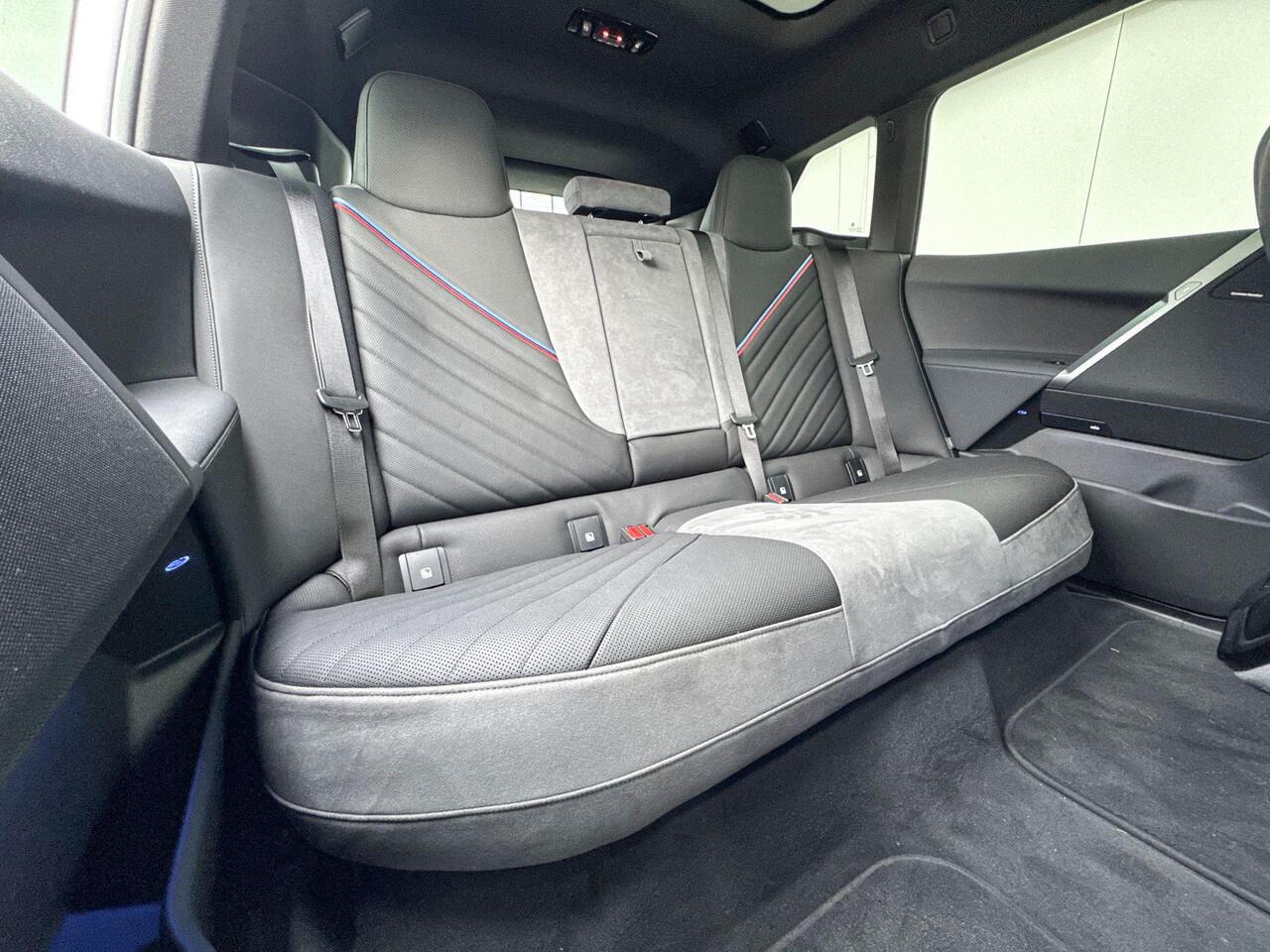 BMW iX xDrive45 101 kWh Trekhaak | Innovation Pack | M Sport |