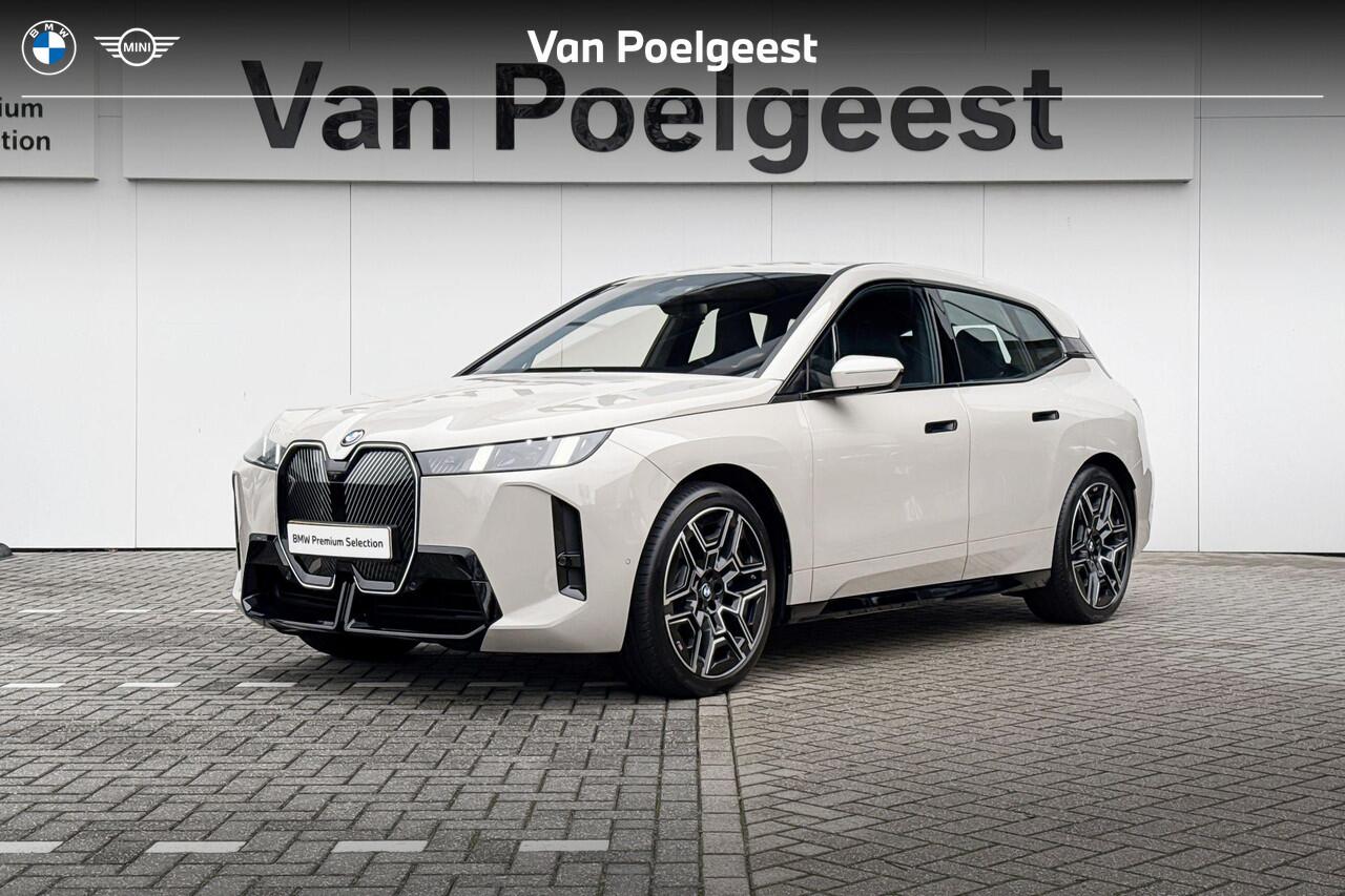 BMW iX xDrive45 101 kWh M Sport | Panoramadak | innovation Pack