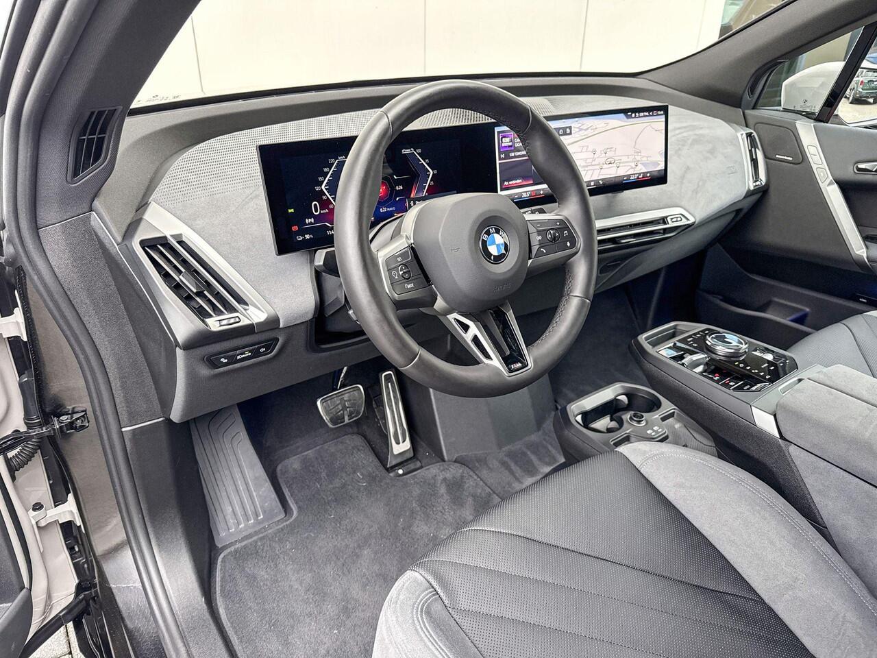 BMW iX xDrive45 101 kWh M Sport | Panoramadak | innovation Pack