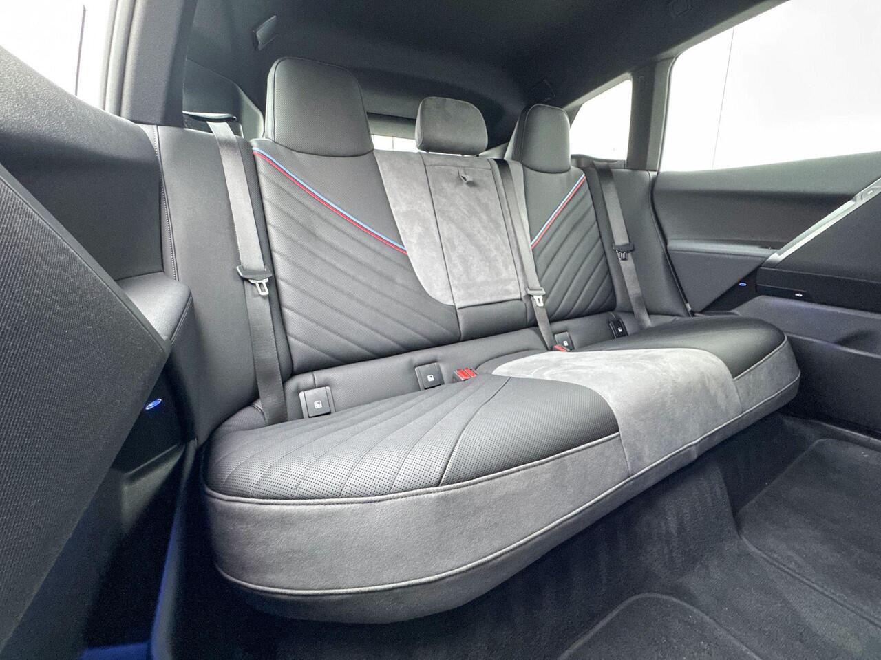 BMW iX xDrive45 101 kWh M Sport | Panoramadak | innovation Pack