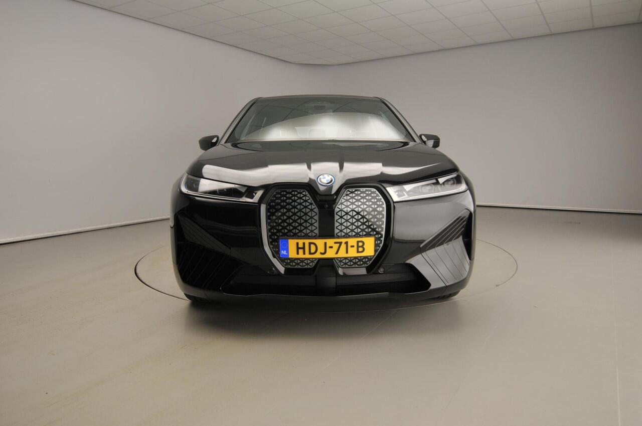 BMW iX xDrive50 | Sportpakket | Laserlicht | Leder | HUD | Active cruise | Panoramadak | Bowers & Wilkins sound | Alu 21 inch