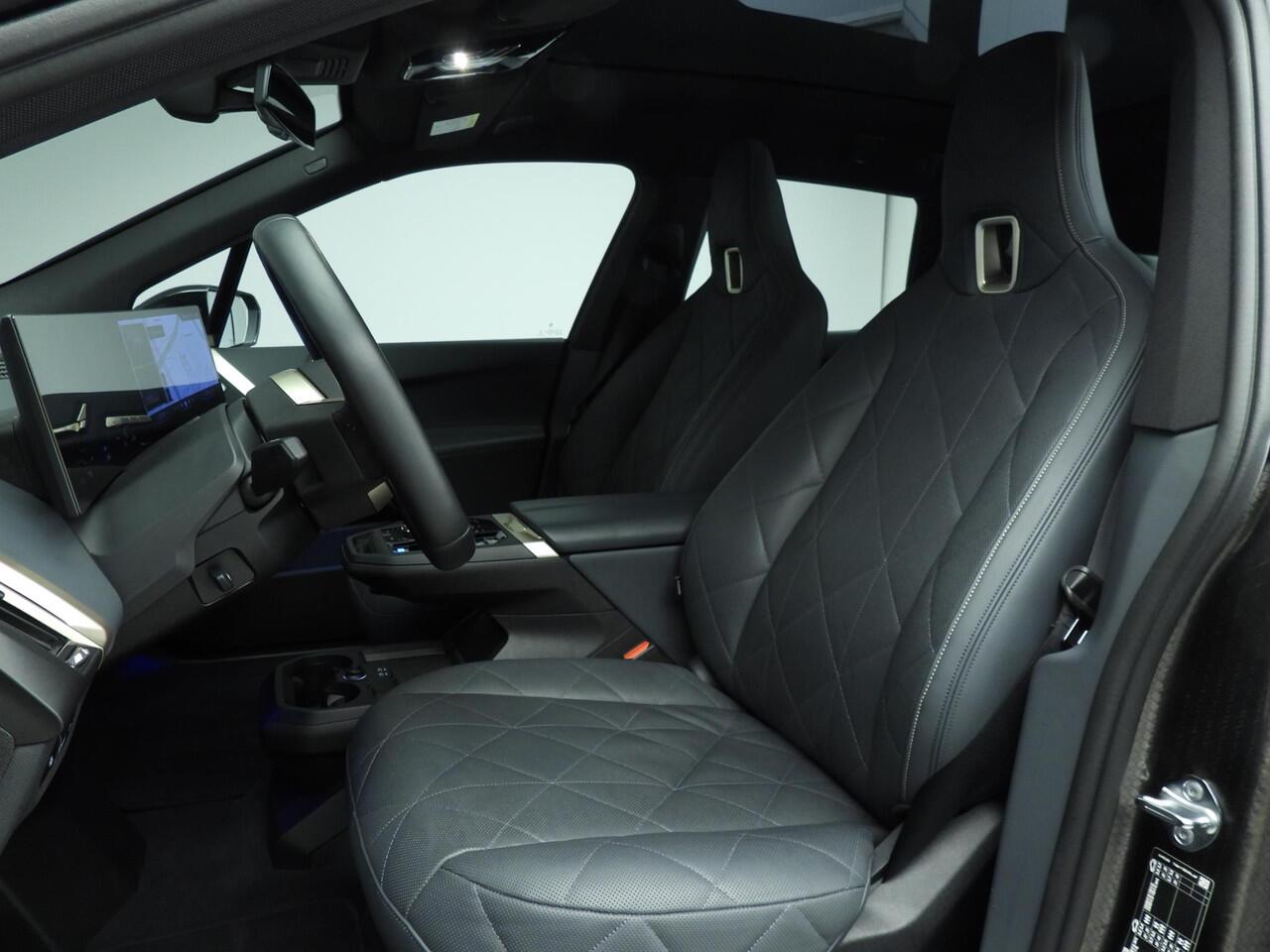 BMW iX xDrive50 | Sportpakket | Laserlicht | Leder | HUD | Active cruise | Panoramadak | Bowers & Wilkins sound | Alu 21 inch