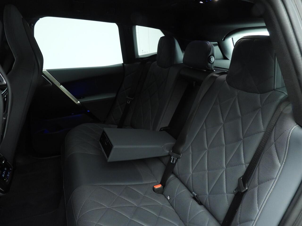 BMW iX xDrive50 | Sportpakket | Laserlicht | Leder | HUD | Active cruise | Panoramadak | Bowers & Wilkins sound | Alu 21 inch