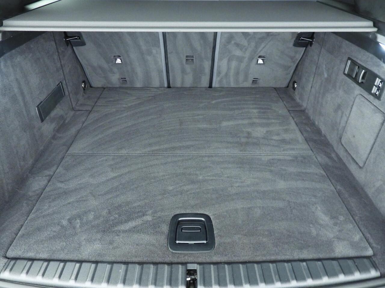 BMW iX xDrive50 | Sportpakket | Laserlicht | Leder | HUD | Active cruise | Panoramadak | Bowers & Wilkins sound | Alu 21 inch