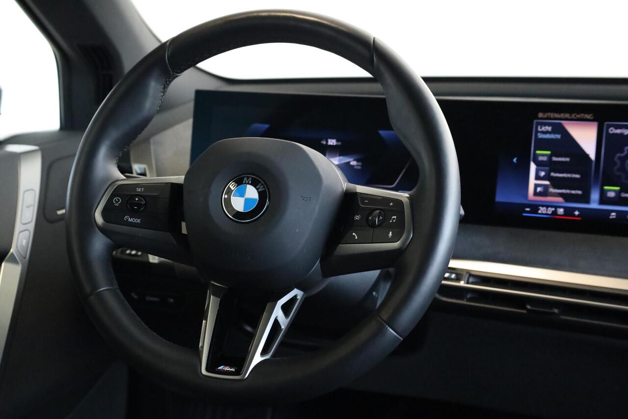 BMW iX xDrive45 | M Sportpakket Pro | Head-Up Display | Driving Assistant Professional | Trekhaak