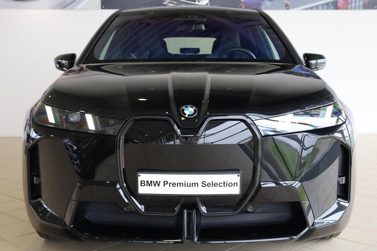 BMW iX xDrive45 | M Sportpakket Pro | Head-Up Display | Driving Assistant Professional | Trekhaak