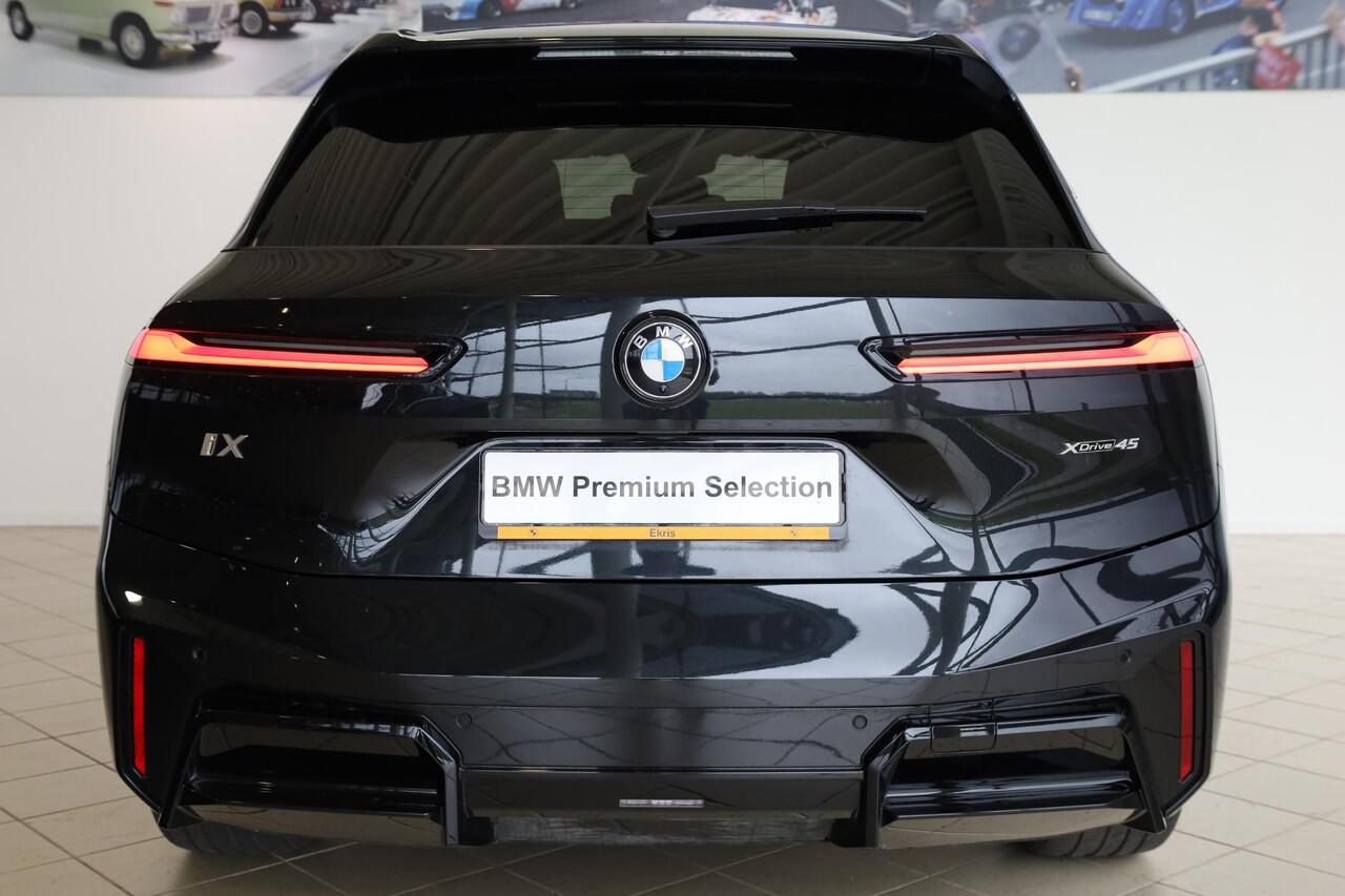 BMW iX xDrive45 | M Sportpakket Pro | Head-Up Display | Driving Assistant Professional | Trekhaak