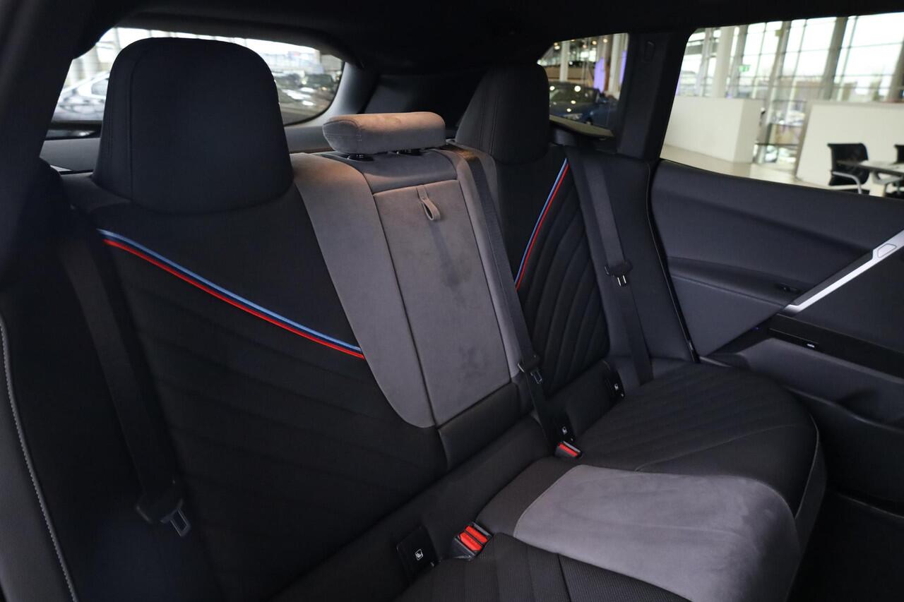 BMW iX xDrive45 | M Sportpakket Pro | Head-Up Display | Driving Assistant Professional | Trekhaak