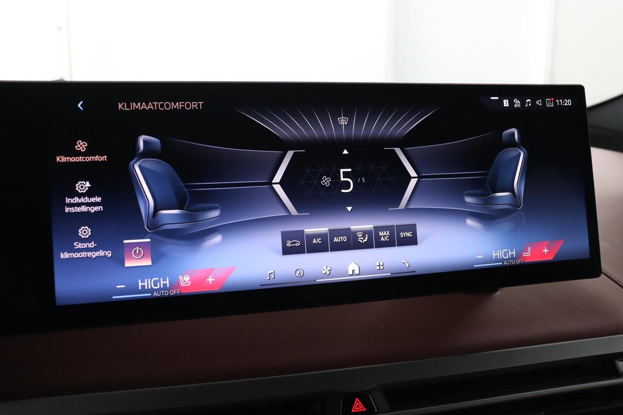 BMW iX xDrive45 101 kWh | M Sportpakket Pro | Comfort Access | Trekhaak | Driving Assistant Prof. | Harman Kardon |