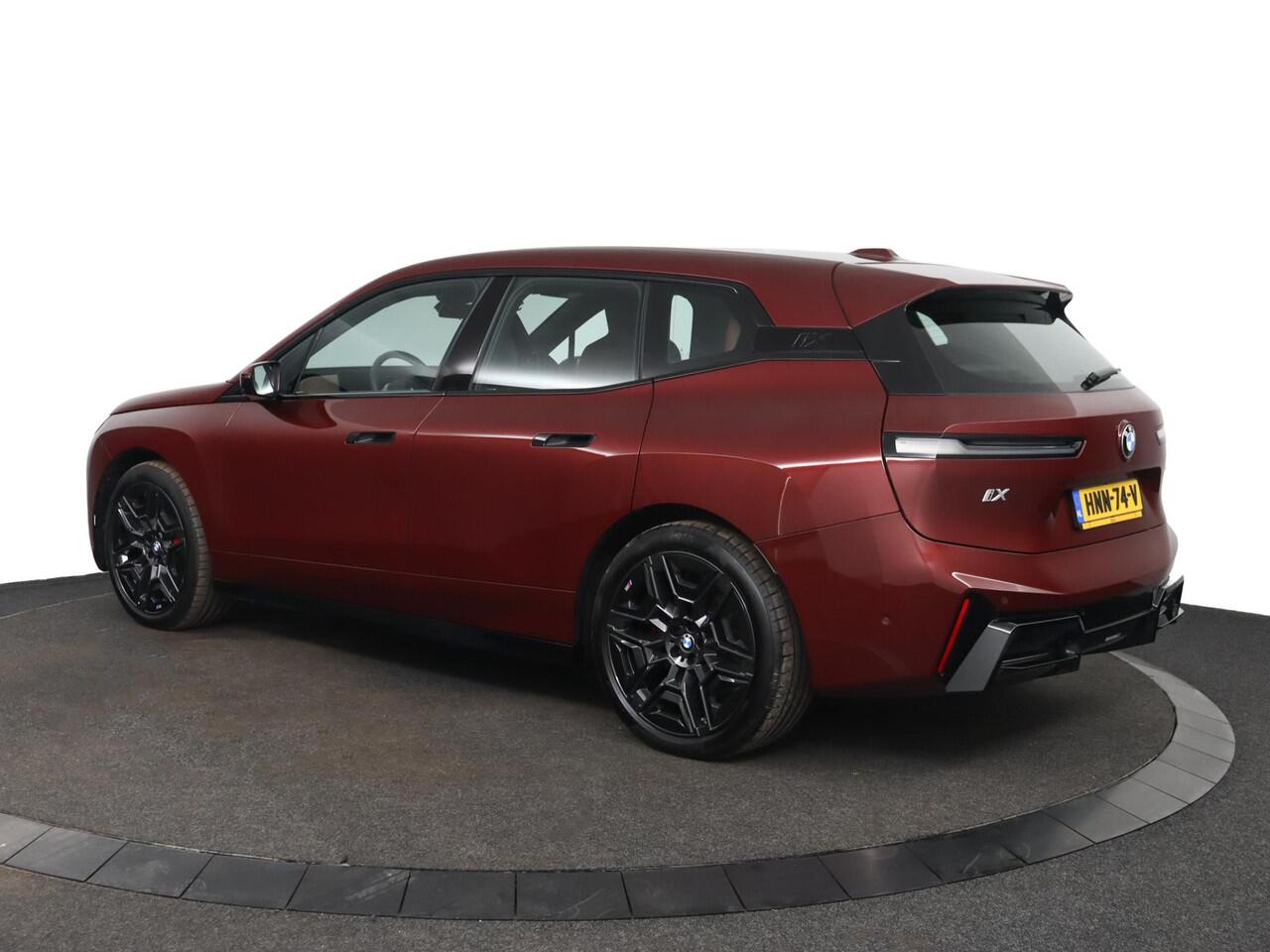 BMW iX xDrive45 101 kWh | M Sportpakket Pro | Comfort Access | Trekhaak | Driving Assistant Prof. | Harman Kardon |