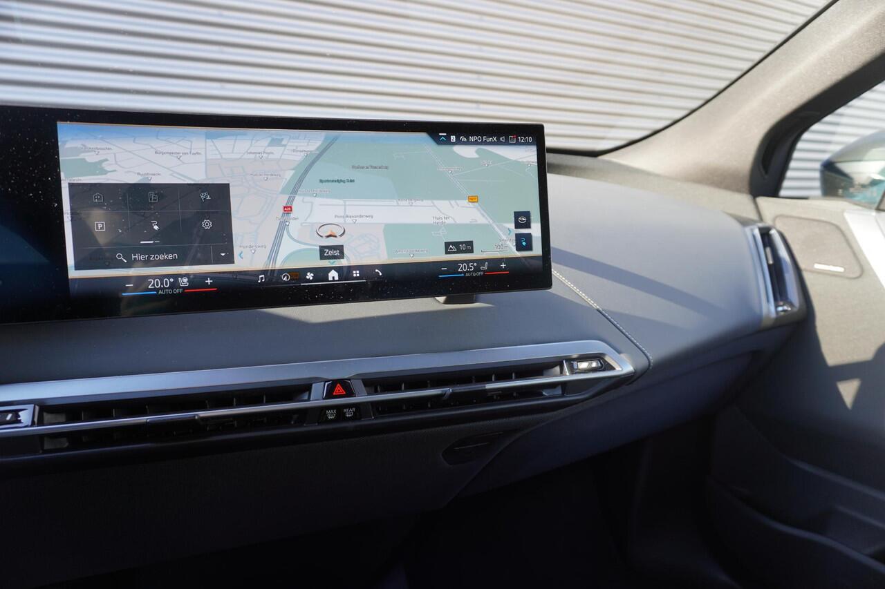 BMW iX xDrive60 M Sportpakket Pro | Comfort Pack | Glazen panoramadak Sky Lounge | HIFI System Harman Kardon | Driving Assistant Professional