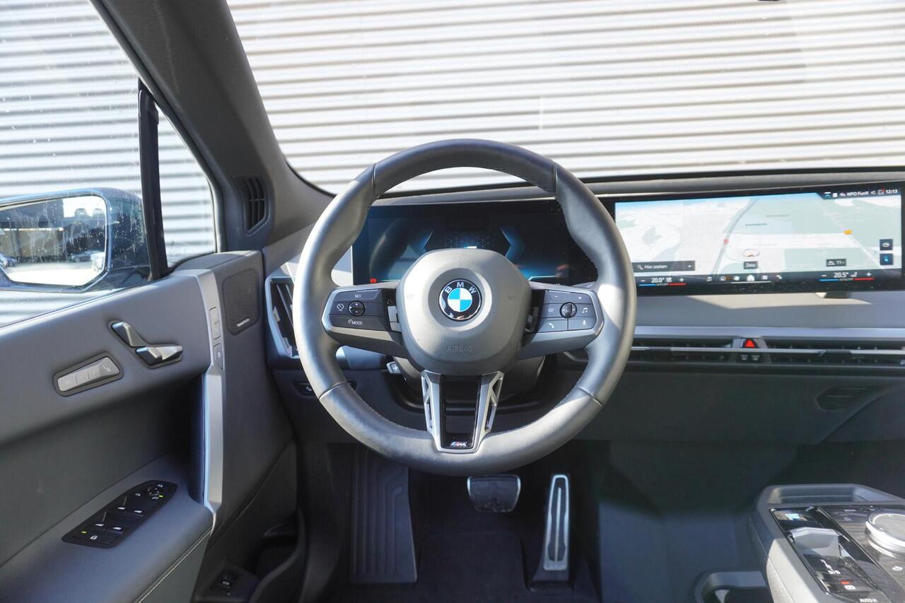 BMW iX xDrive60 M Sportpakket Pro | Comfort Pack | Glazen panoramadak Sky Lounge | HIFI System Harman Kardon | Driving Assistant Professional