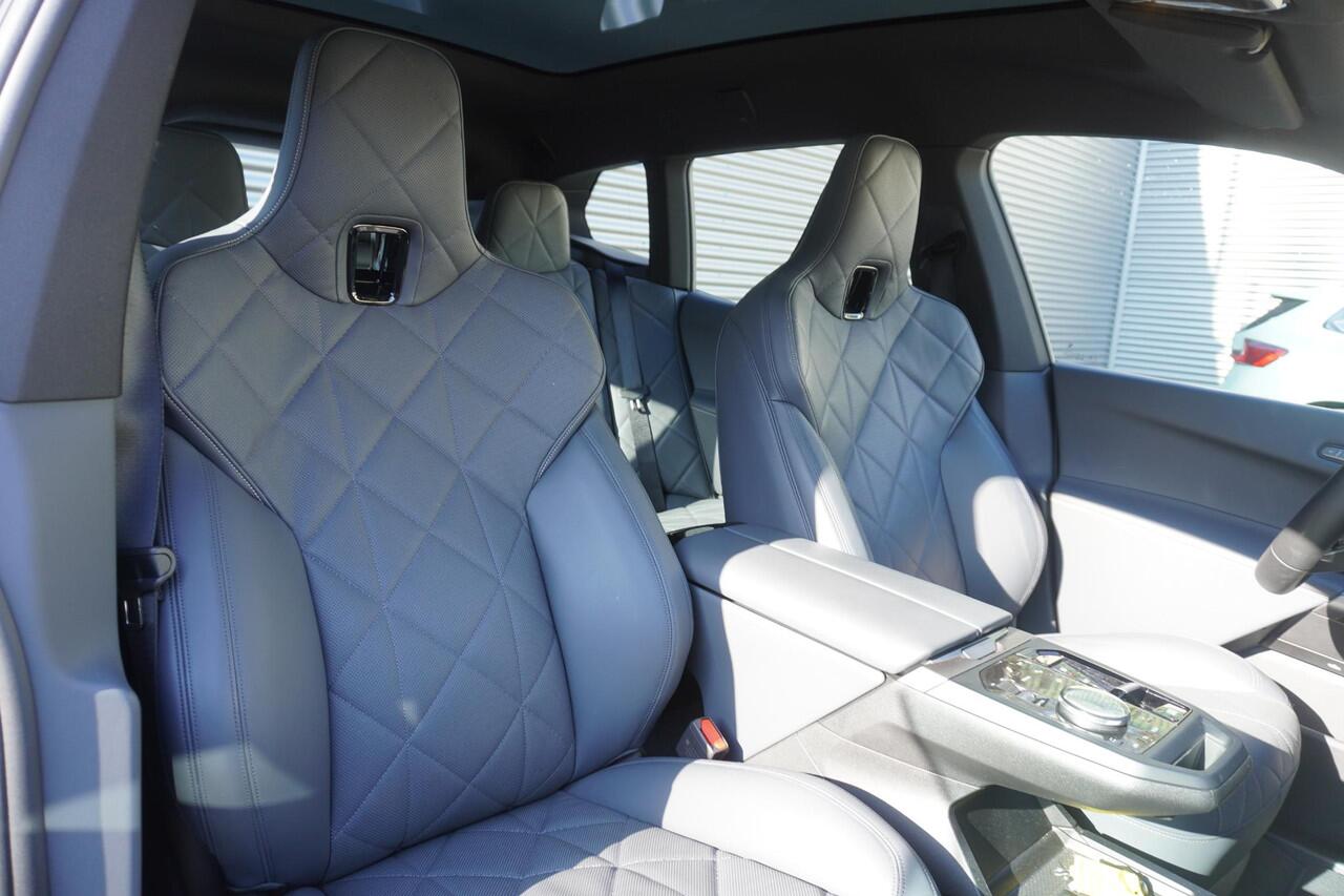 BMW iX xDrive60 M Sportpakket Pro | Comfort Pack | Glazen panoramadak Sky Lounge | HIFI System Harman Kardon | Driving Assistant Professional