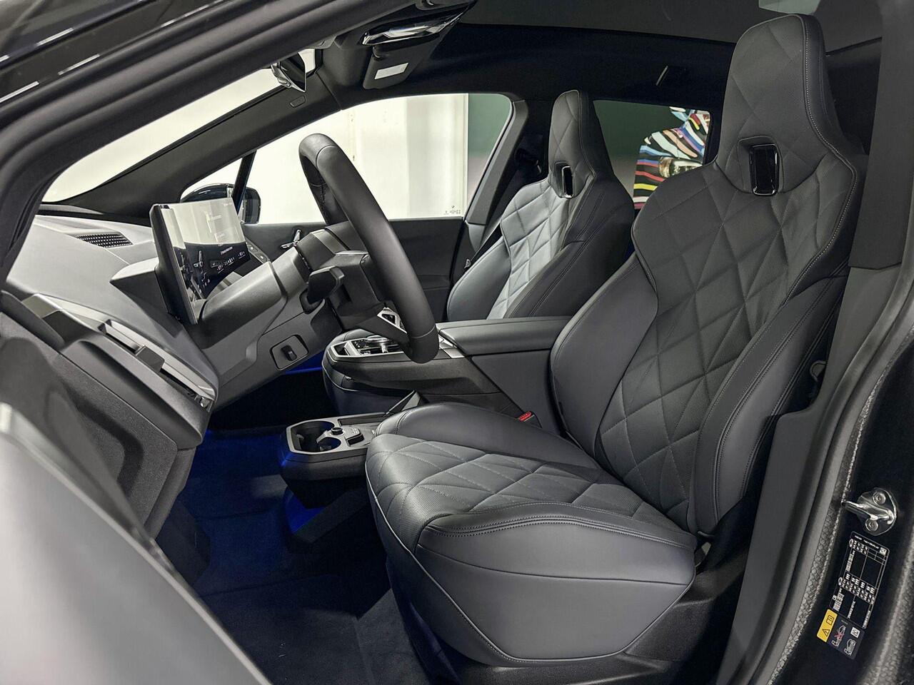 BMW iX xDrive45 | M-Sport Pro | Driving Assistant Plus | Harman/Kardon | Sky Lounge | Soft-Close Portieren | Comfort Access | Trekhaak